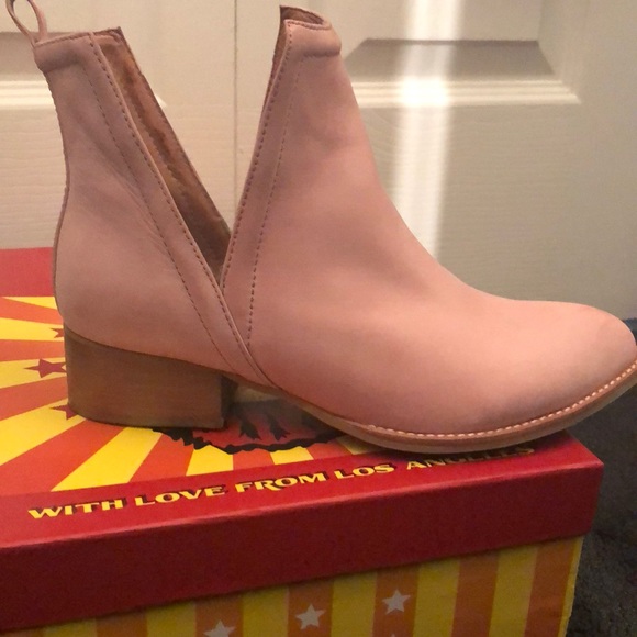 Jeffrey Campbell- Muskrat Ankle Boot- Blush - Picture 2 of 8